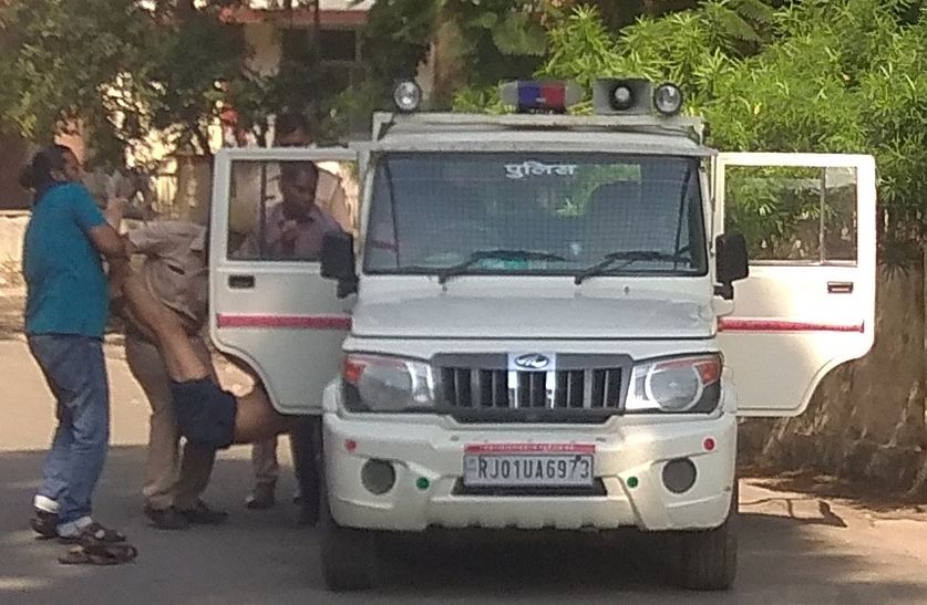 मार्बल डम्पिंग यार्ड में अचेत हालत मिला फ्रांस का पर्यटक