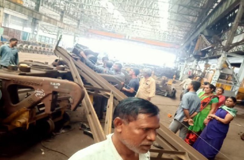 Broken Jeep Crane in Railway ROH shed NKJ