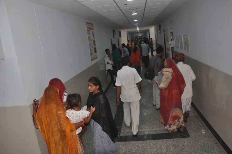 Dengue uncontrollable, rows of fever patients in hospitals