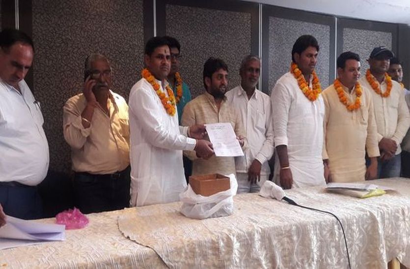 नगर परिषद के उपसभापति सहित पार्षद व कार्यकर्ता कांग्रेस में शामिल
