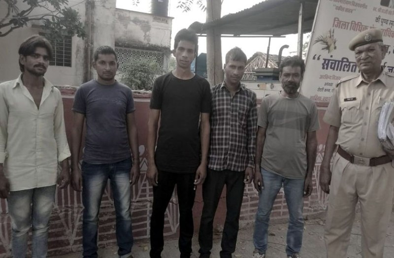 अवैध खनन के आरोप में पांच गिरफ्तार, छुड़ा ले गए थे जब्त किए बजरी से भरी 6 ट्रैक्टर-ट्रॉली