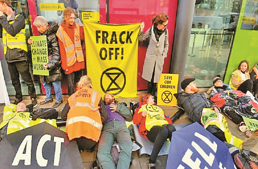 ब्रिटेन : जमीन में रसायन डालकर तेल-गैस निकालने पर रोक