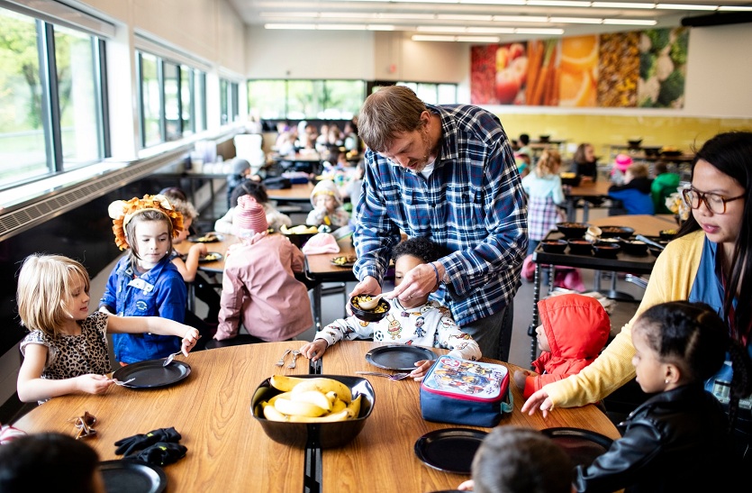 अमरीकी स्कूलों में भी अब फास्ट फूड की जगह पौष्टिक आहार