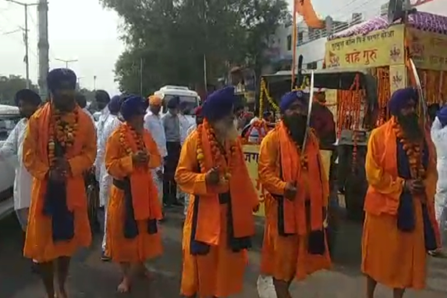 गुरु नानक देव का 550वां प्रकाश पर्व पर निकाली नगर कीर्तन शोभा यात्रा, श्रद्धालुओं ने लिया भाग