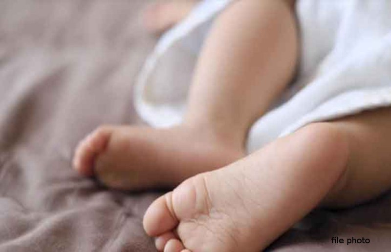 डॉक्टर की गैरहाजिरी पर नर्स ने ही करा दी डिलीवरी, मां और नवजात की हुई मौत