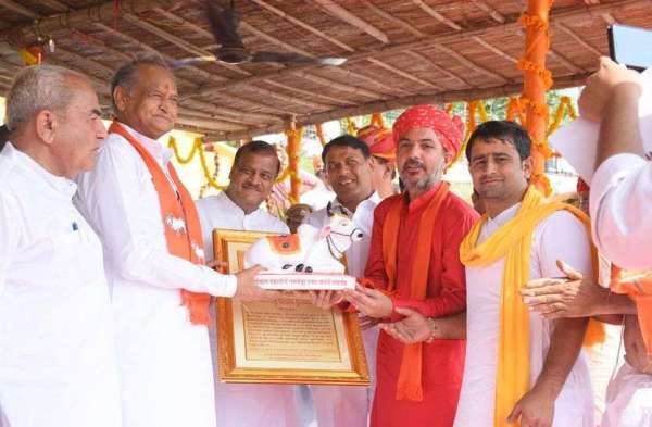 Chief Minister in Pathmeda Godham