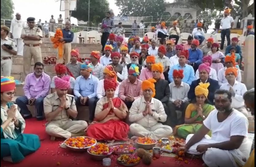 पुष्कर में पहली बार जिला कलेक्टर शर्मा ने धार्मिक रूप से पुष्कर मेले का किया शुभारंभ