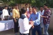 Nikay-Chunav-2019 : पार्षद का टिकट नहीं मिला तो भाजपा नेता कटारिया का पकड़ा गिरेबां...देखें वीडियो