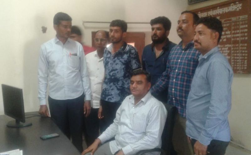 दस हजार रुपए रिश्वत लेते रमणिया पटवारी गिरफ्तार