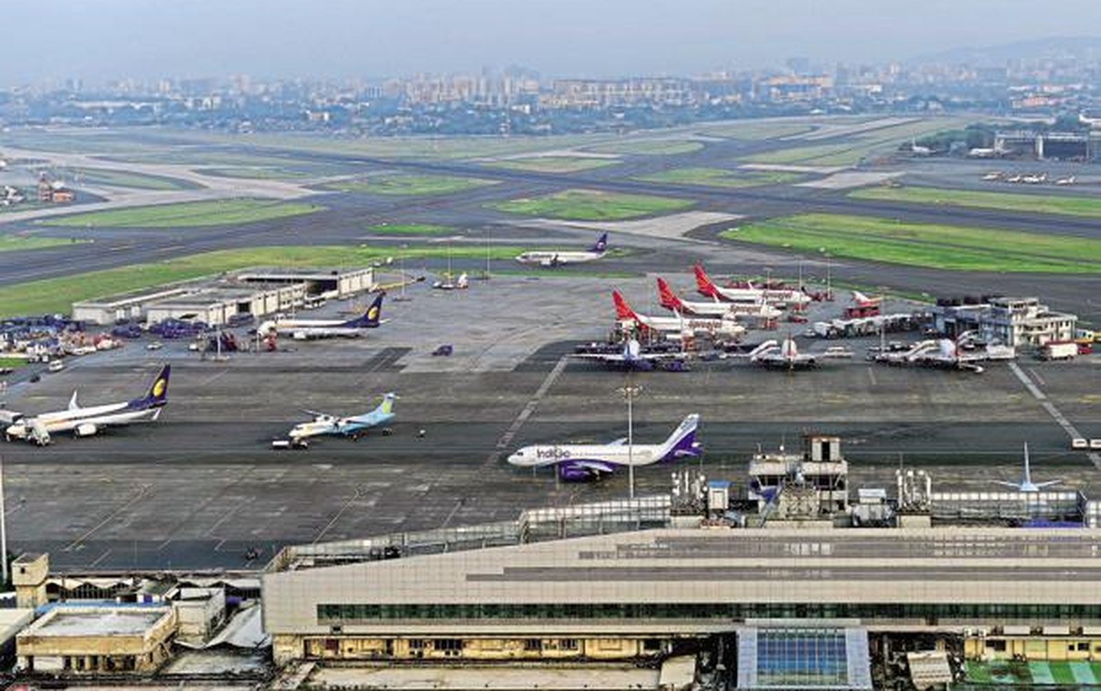 मुंबई एयरपोर्ट पर रन-वे क्लोजर, एयर इंडिया 5 घंटे लेट