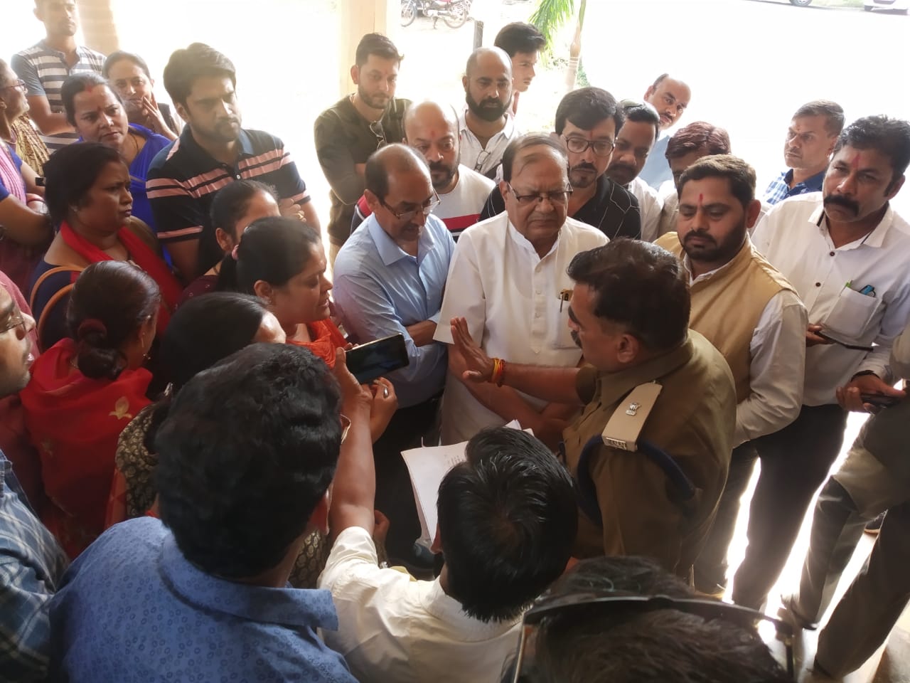 Krishnadham Colony residents submitted memorandum to SP