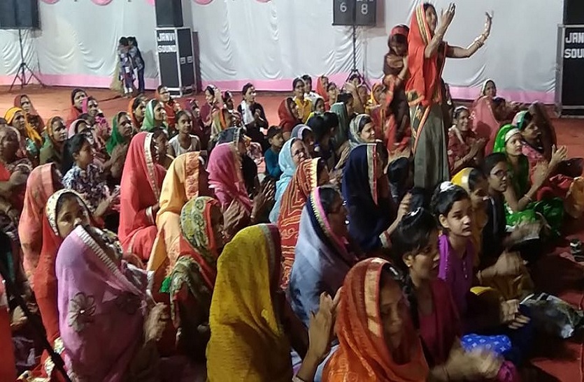 माता के भजनों से गुलजार रहा मंडी प्रांगण