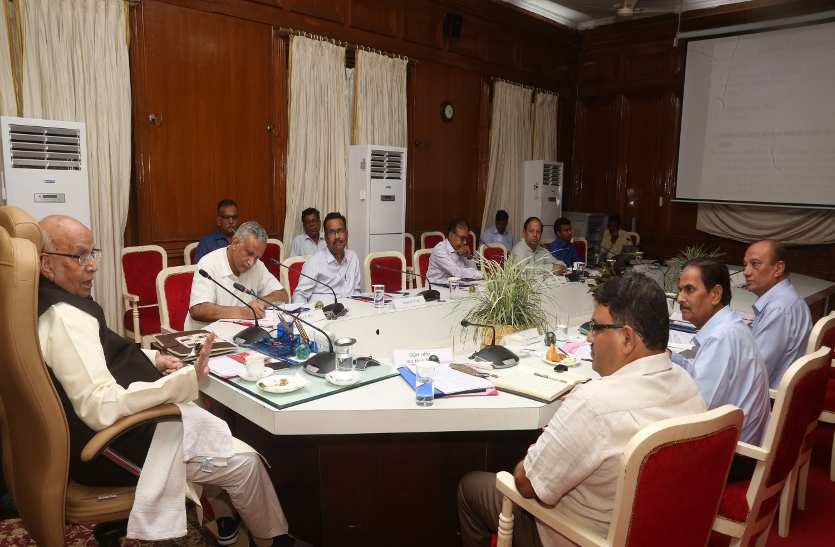 राज्यपाल बोले, हिन्दी विश्वविद्यालय में बुनियादी सुविधाएं उपलब्ध कराएं