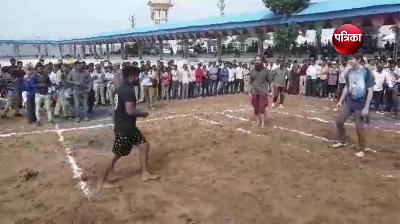 pushkar fair : पुष्कर के रेतीले धोरों में देसी विदेशी पावणों के बीच हुआ कबड्डी मुकाबला -देखें वीडियो