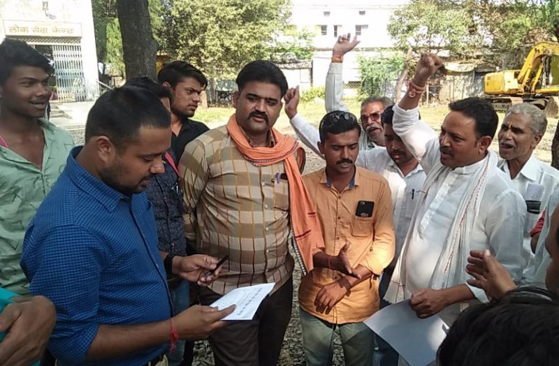 Ration shop sellers are also demanding 25 thousand salary