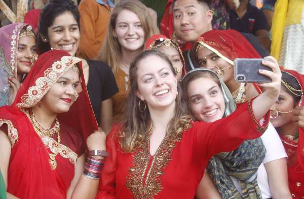  ठेठ ग्रामीण संस्कृति का अद्भुत संगम पुष्कर में देखा जा सकता है। 