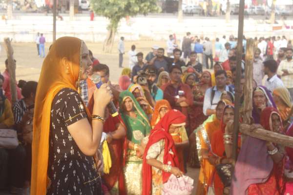  20 हजार महिलाओं को आर्थिक स्वावलंबन की राह दिखाई है।