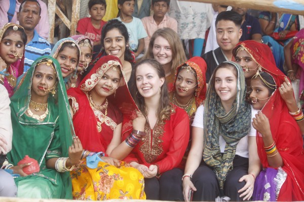 खासतौर पर पुष्कर मेला इसके लिए मशहूर है।