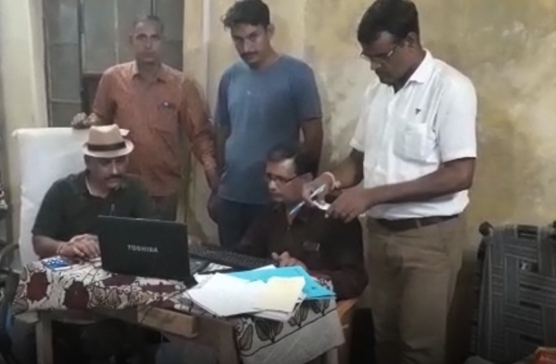 Constable arrested taking bribe Constable arrested taking bribe 5000