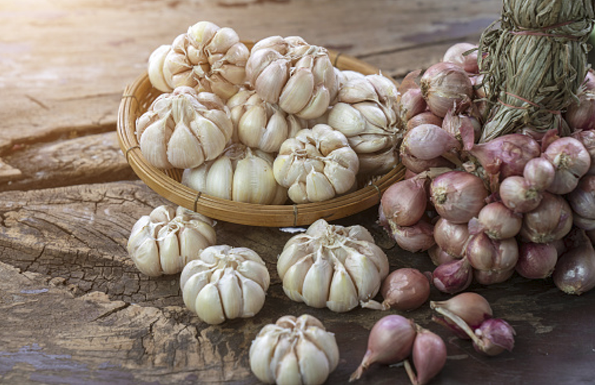 Eating garlic, onion reduces the risk of bowel cancer: Research