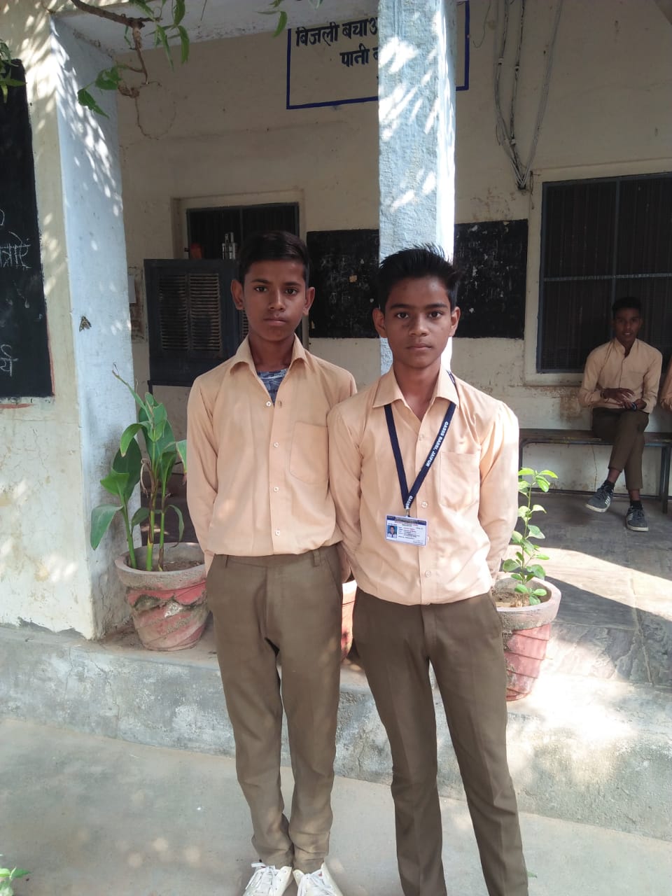 दो विद्यार्थियों ने दिया ईमानदारी का परिचय संस्था प्रधान को लौटाई परिसर में मिली राशि