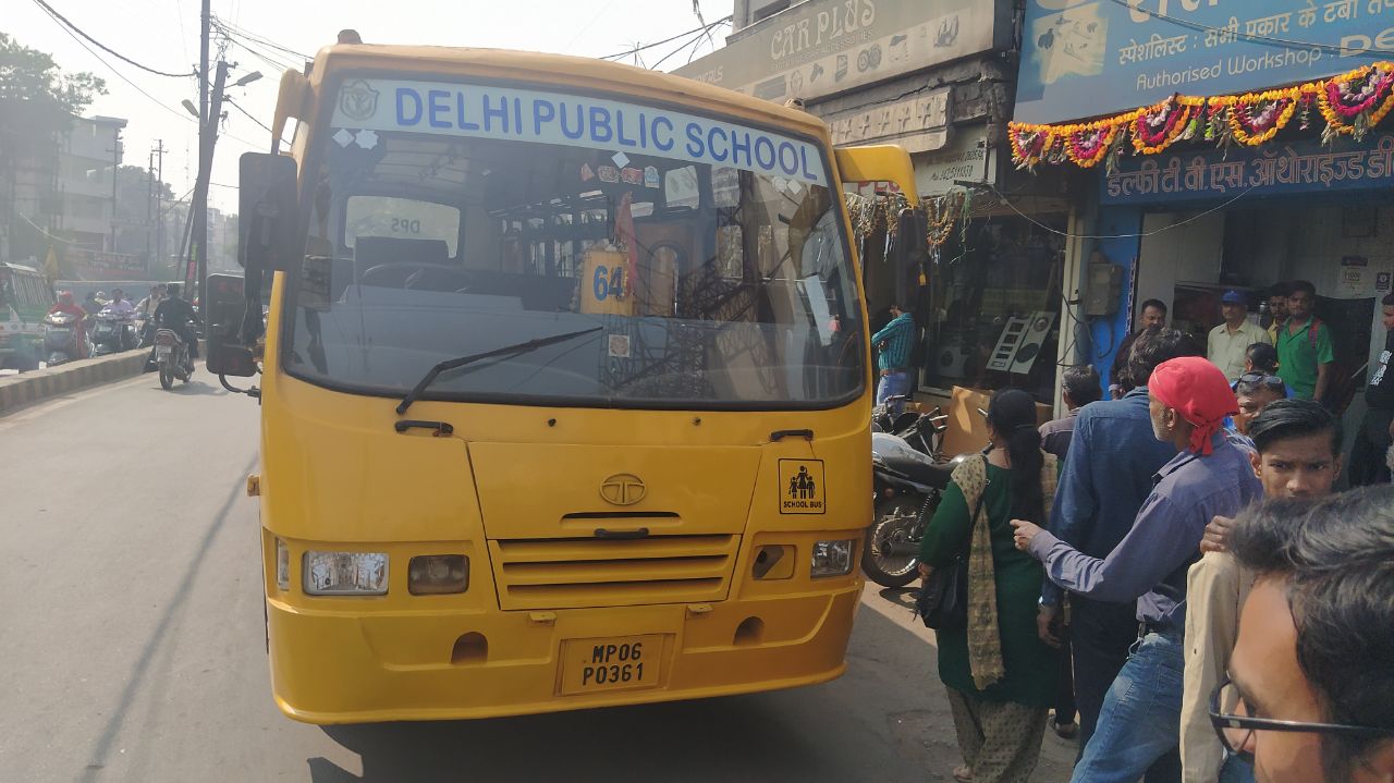 VIDEO STORY : स्कूल बस ने बच्ची को कुचला, मौत