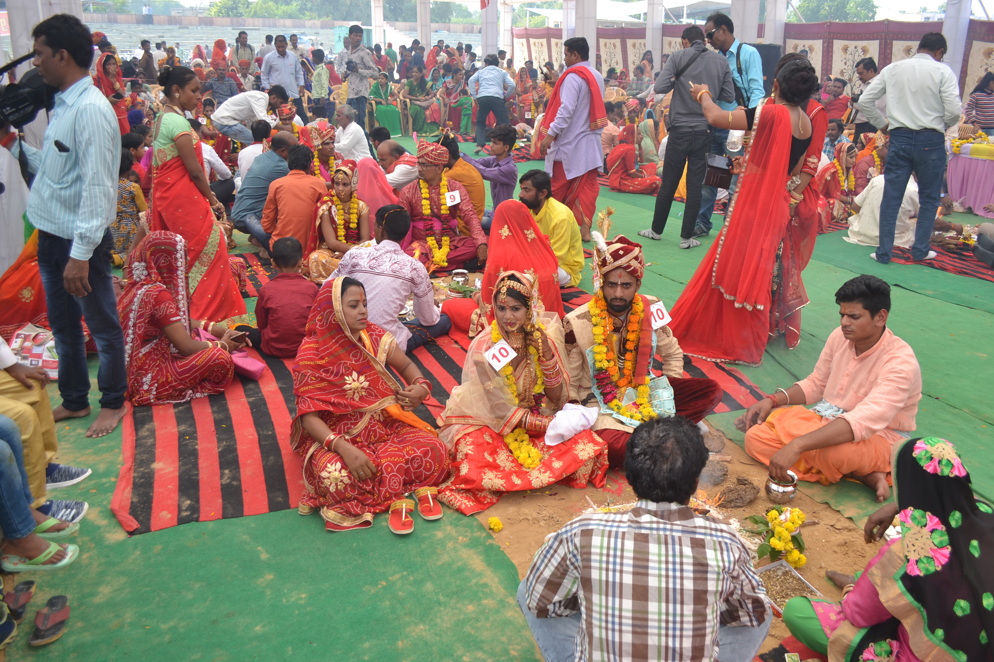 wedding : दस जोड़े बने हमसफर…..देखिए वीडियो