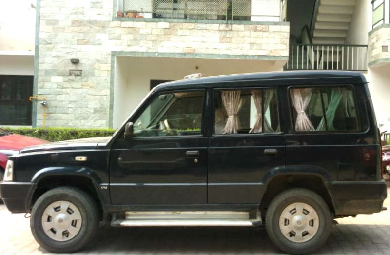 UPPCL पीएफ घोटाला: पीके गुप्ता को लेकर आगरा पहुंची EOW टीम, नहीं खोल सकी फ्लैट का लॉक