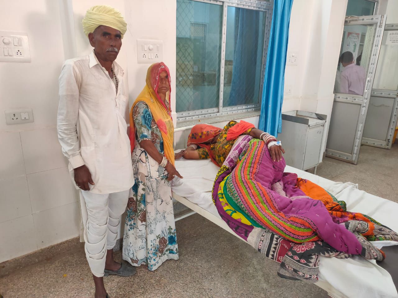 खेत में काम कर रहे पति-पत्नी पर जानलेवा हमला, ट्रैक्टर-कल्टी लूटी