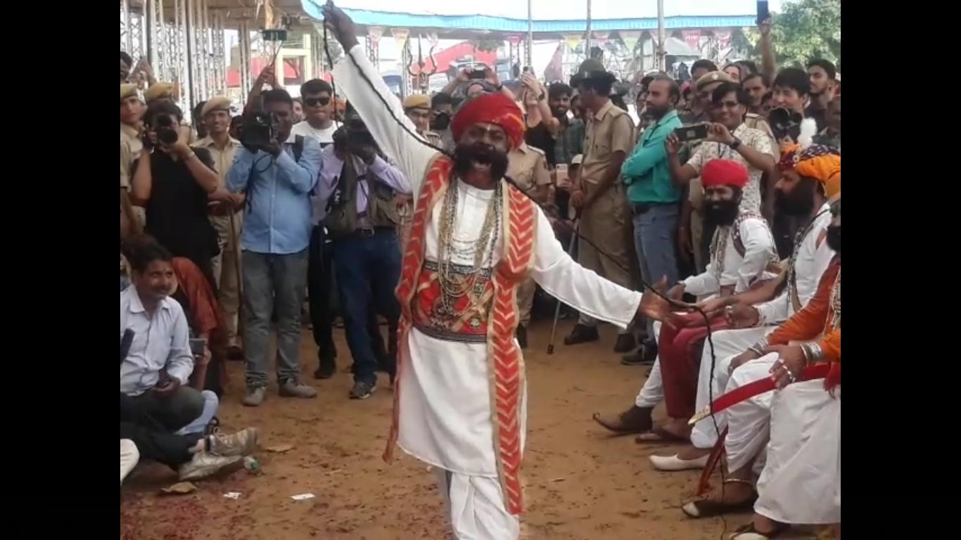 मूंछे हो तो नत्थूलाल जैसी………पुष्कर के रेतीले धोरों में मुच्छड़ों ने तानी मूंछे और लगाए ठहाके