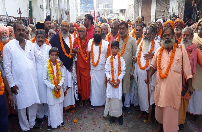 Pushkar Mela 2019: परिक्रमा पर निकले साधु-संत, आध्यात्मिक हुआ पुष्कर