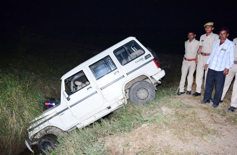 बजरी माफिया ने राजस्व विभाग की टीम पर बरसाए पत्थर-लाठियां