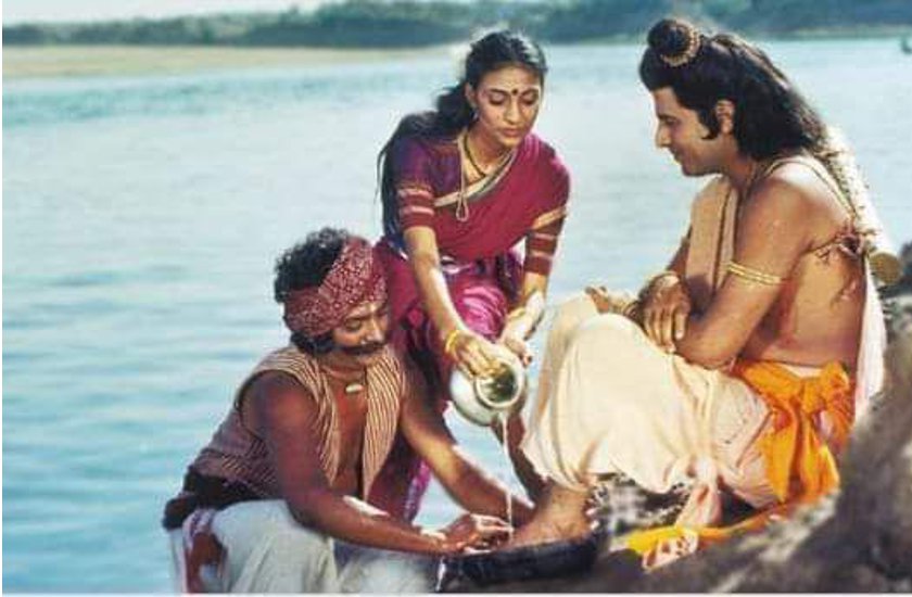 अरी ओ केवटिया इ देखो तो अयोध्या के राजा राम आए हैं- केवट