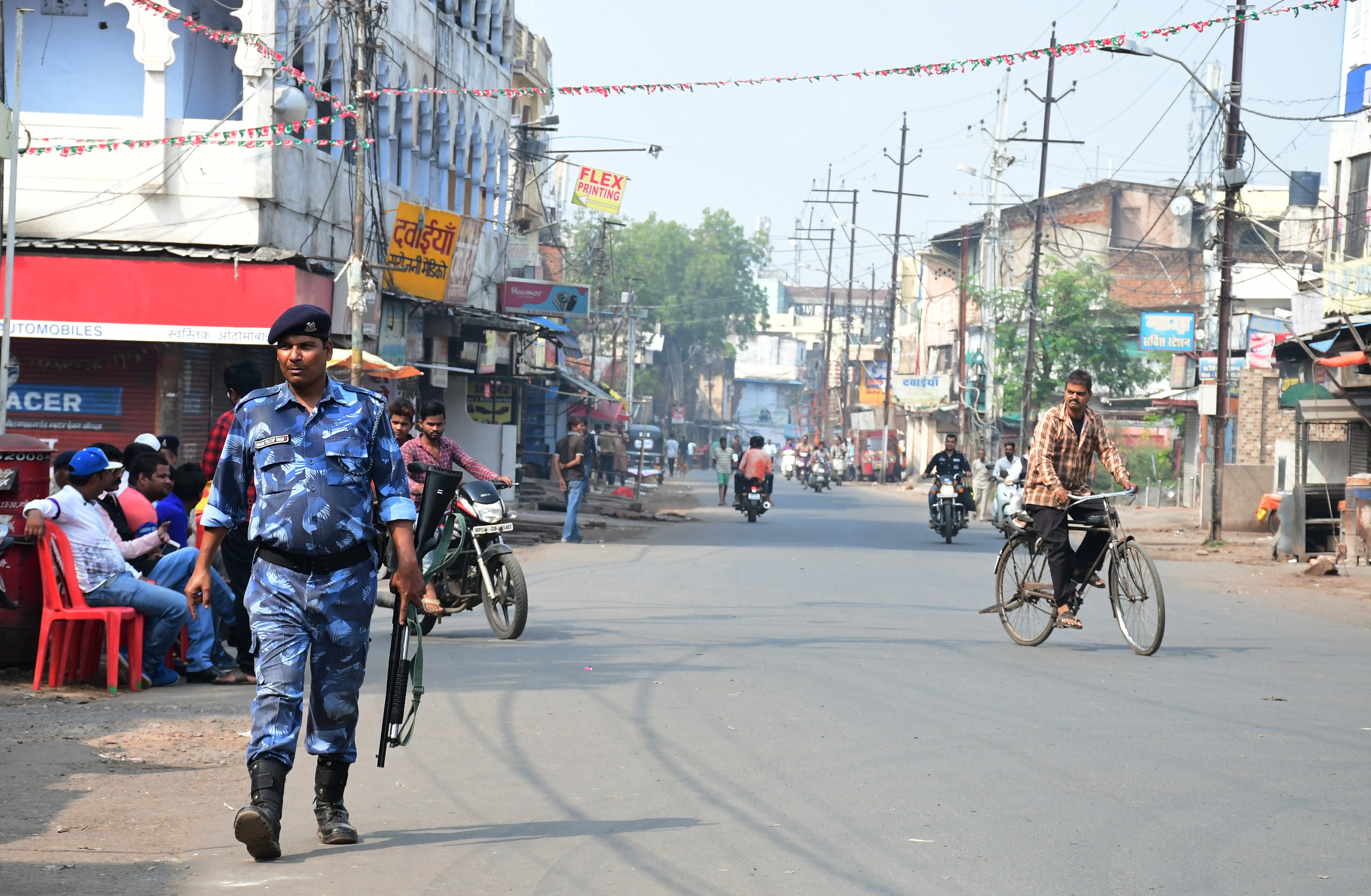 अयोध्या फैसले को लेकर राजधानी में 1 रेपिड एक्शन फोर्स की कंपनी के साथ 6 हजार से अधिक बल तैनात किया गया था।