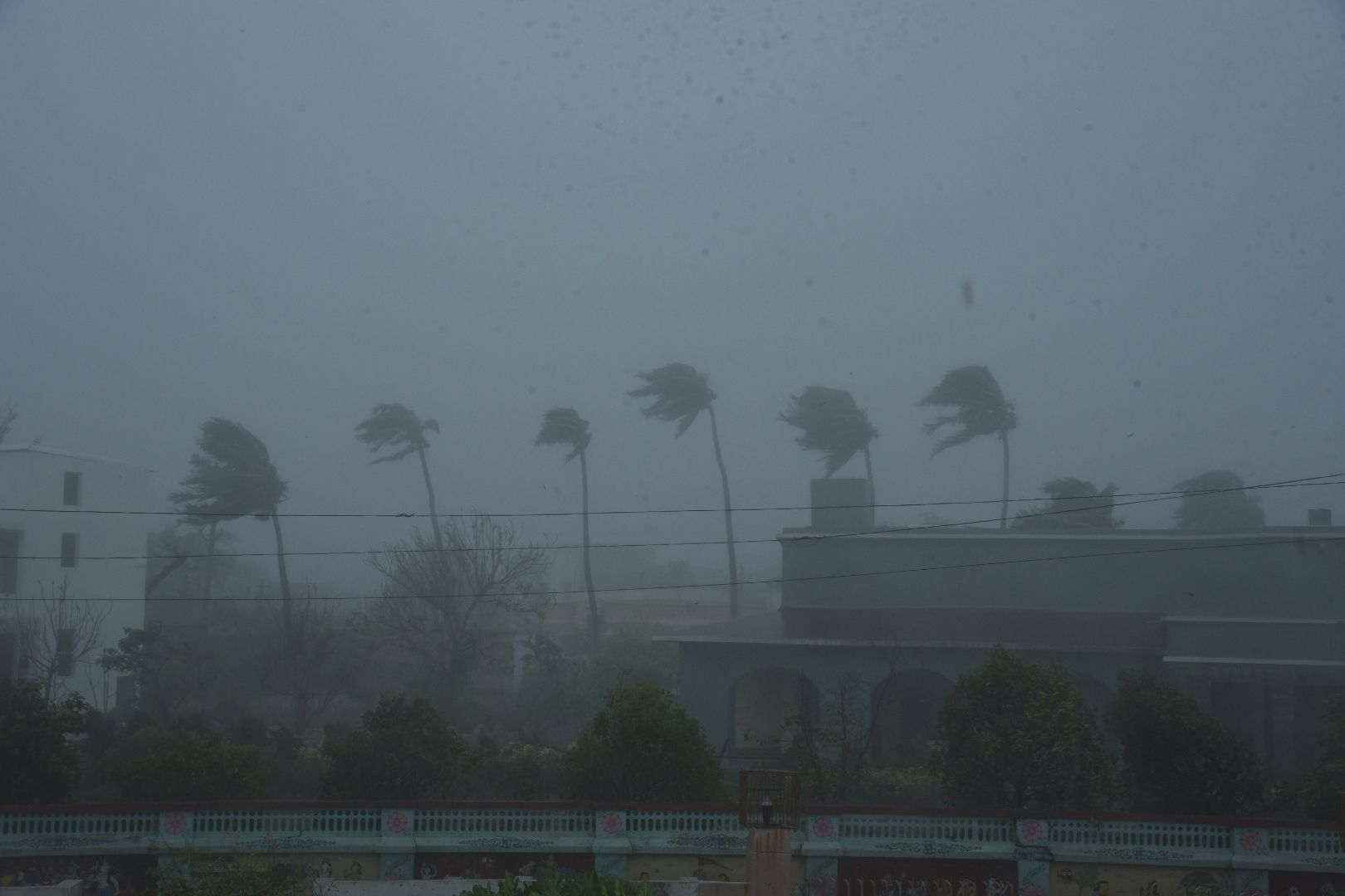 Cyclone Bulbul : चक्रवाती तूफान बुलबुल का कहर : तीन लोगों की मौत