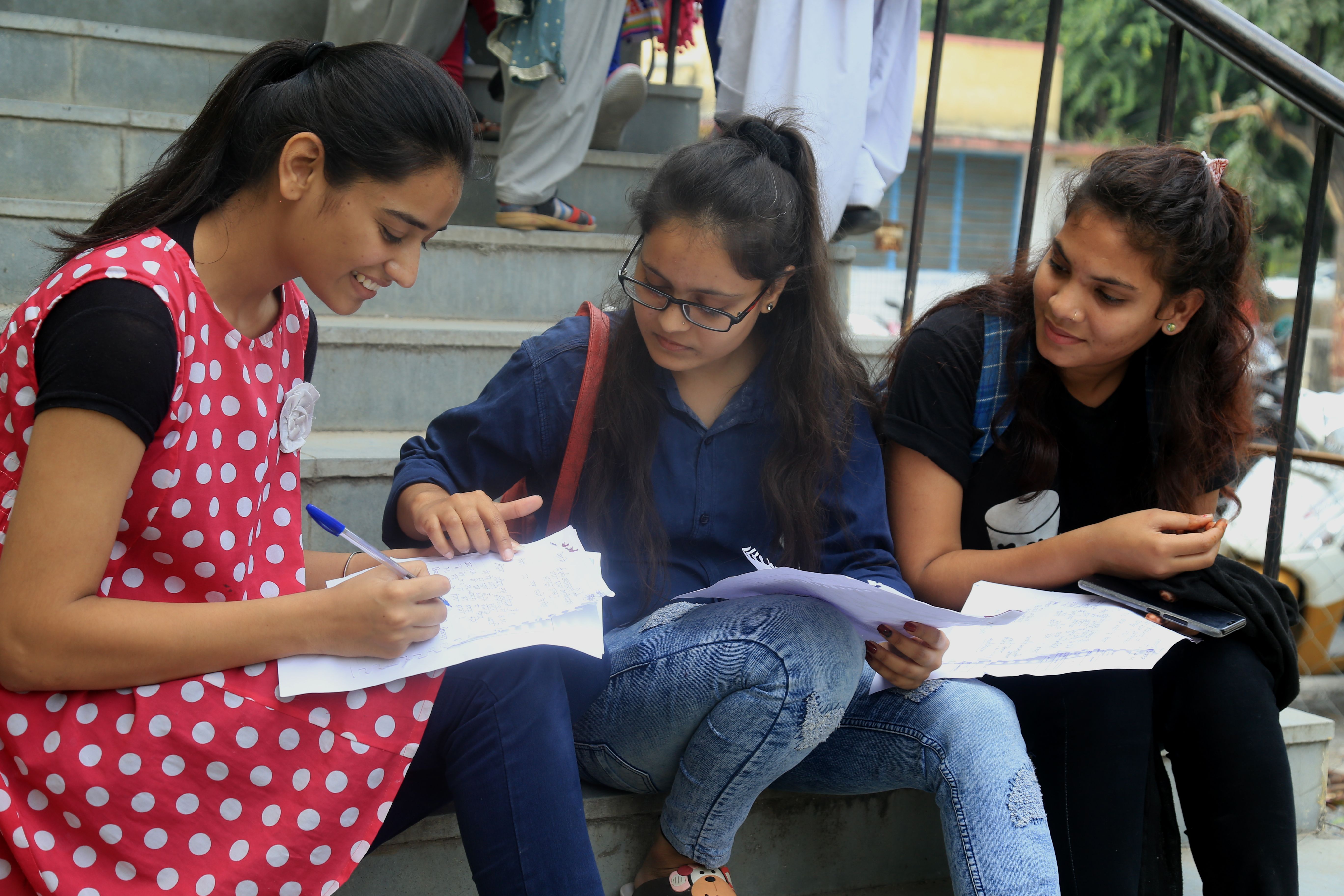 सुखाडि़या विश्वविद्यालय : ऑनलाइन परीक्षा फार्म भरने की शनिवार को थी आखिरी तारीख, नेट बंद होने से कई छात्र नहीं भर पाये फार्म