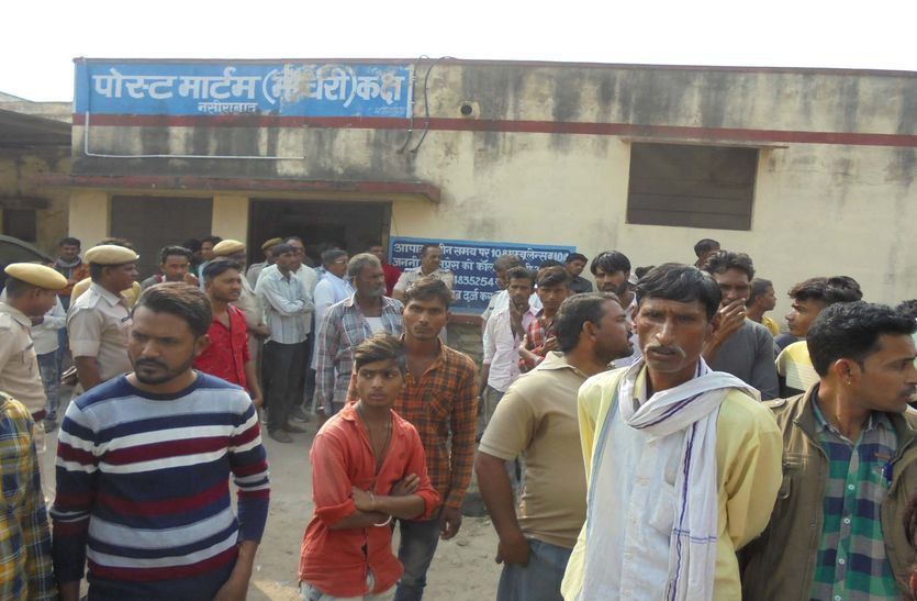 फाल्ट ठीक करने खम्भे पर चढ़ा, बिजली चालू हुई तो करंट लगने से हुई मौत