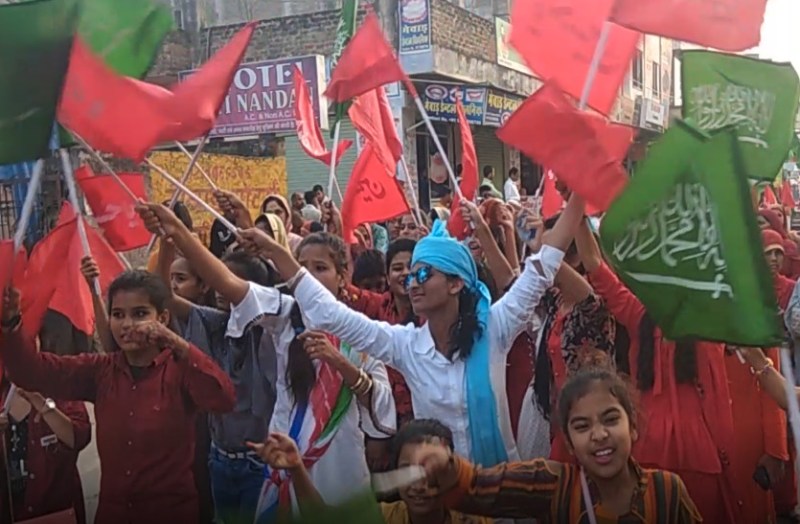 बारावफात पर मुस्लिम समुदाय ने निकाला जुलूस, सामाजिक संगठनों ने किया स्वागत