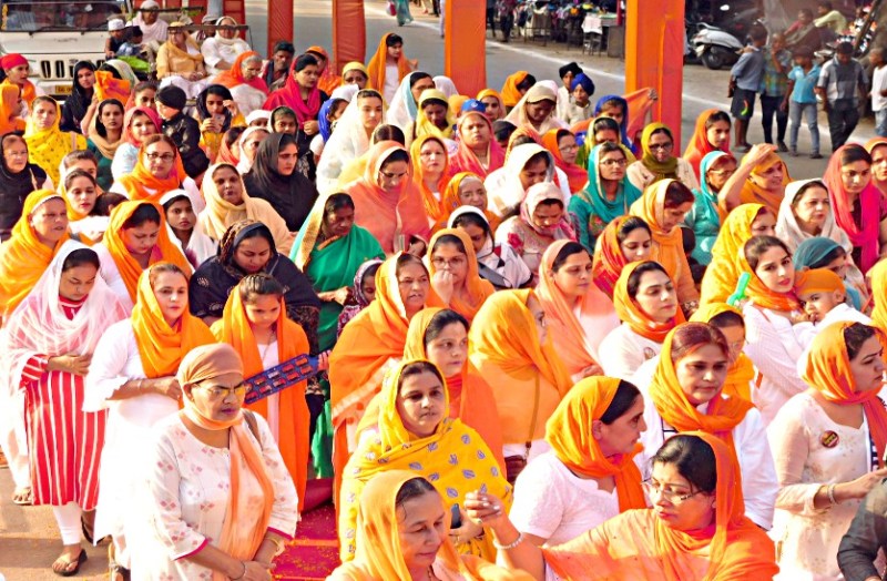 Shobha Yatra carried out across the city with pomp on Prakash Parv, city kirtan