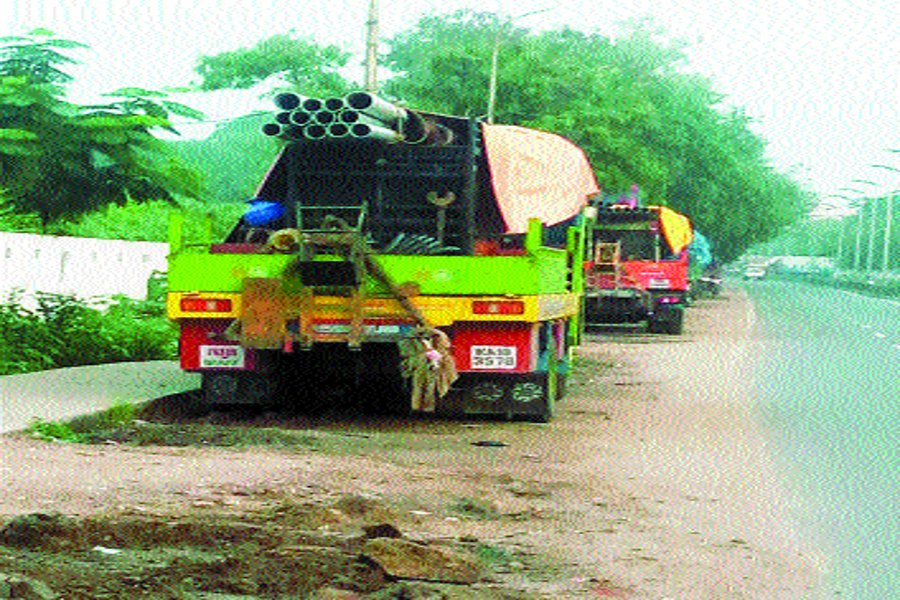 Illegal mining of borewells, parking made on the road