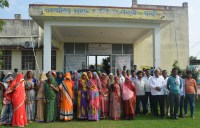 वेतन व एरियर को लेकर सफाई कर्मचारियों ने किया प्रदर्शन