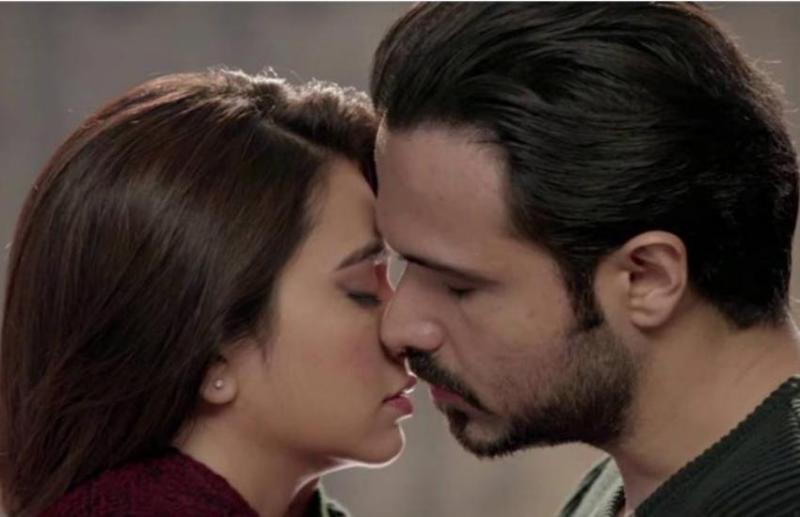 how to shoot kissing scene