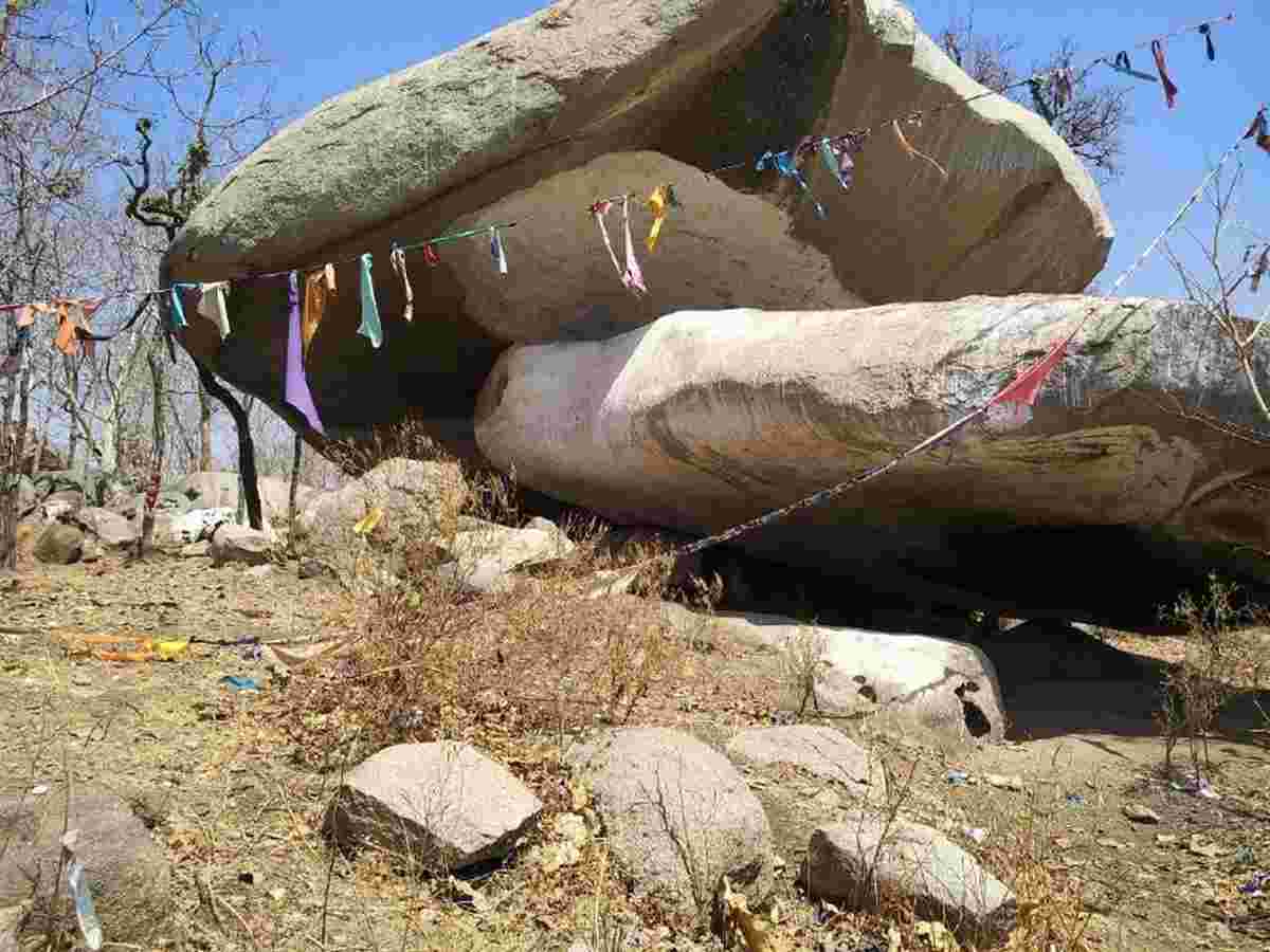 प्रतापगढ़ में रोमांचित करती है पूर्णशिला की चट्टानें 