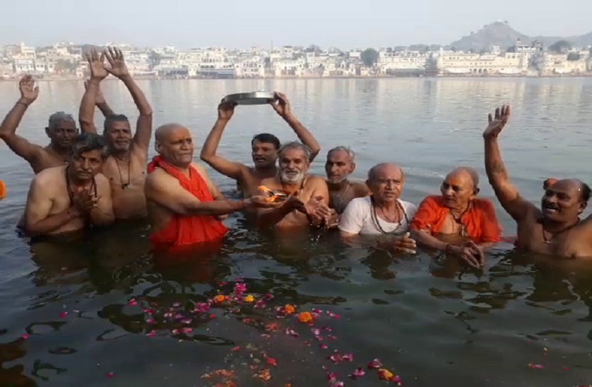 दो लाख से अधिक श्रद्धालुओं की आस्था की डुबकी के साथ पुष्कर मेले का रंगारंग समापन