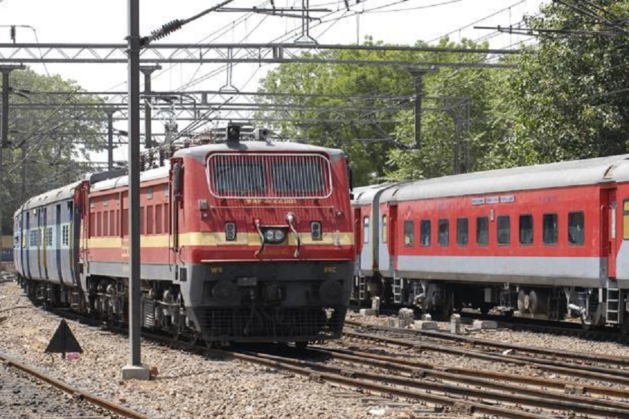 नौकरी से गायब हुए 250 रेलकर्मियों को तलाशने में जुटा रेल विभाग