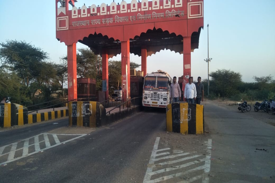 toll tax trial started on 3 toll plaza on national highways in raj