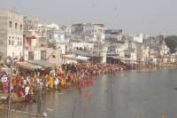 मंगलवार तडक़े से शाम तक स्नान का दौर चला।