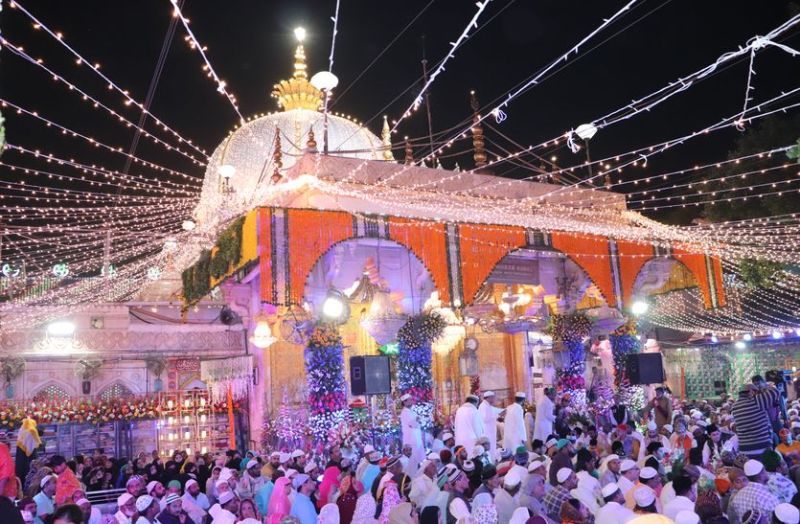 अजमेर में बारावफात के जुलूस ने दिया हालात सामान्य होने का संदेश