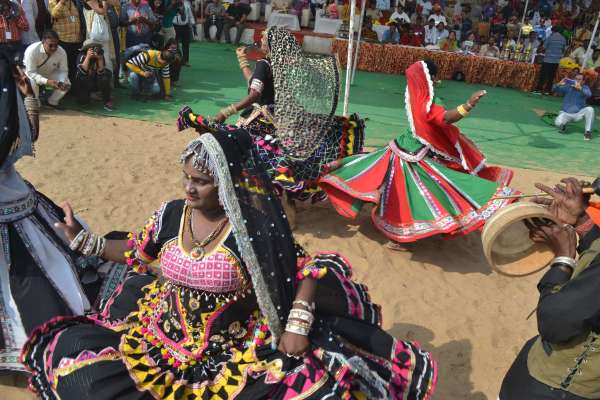 लोक संस्कृति का अनूठा कैनवास देखकर प्रकृति भी इठलाती नजर आई।