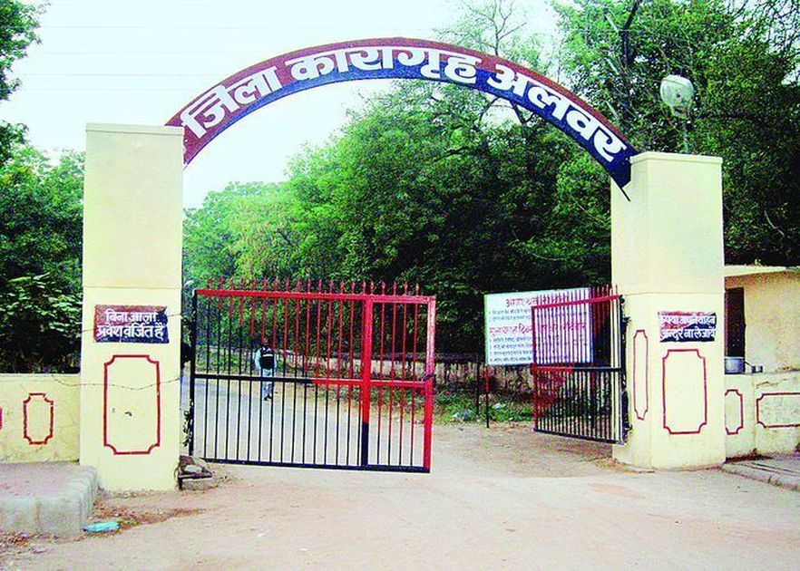 जेल बैरक में दो बंदी आपस में भिड़े, एक अस्पताल में भर्ती